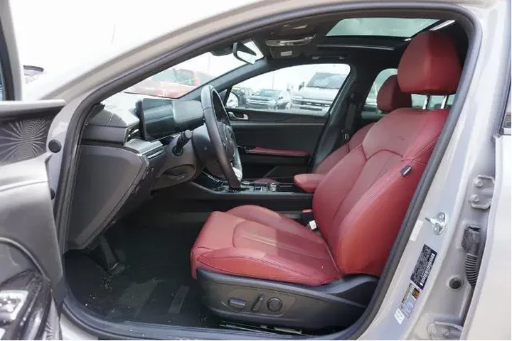 $26888 : Kia K5 2025 GT-Line 4dr Seda image 7