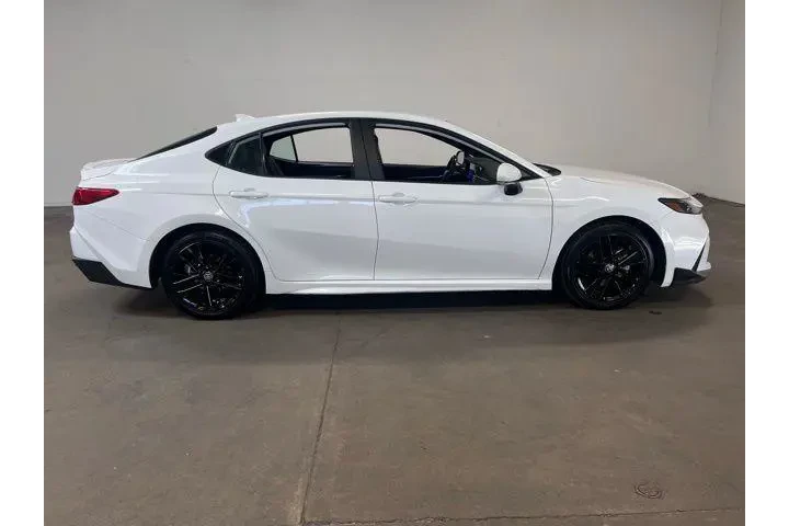 $28775 : Toyota Camry 2025 SE 4dr Sed image 2