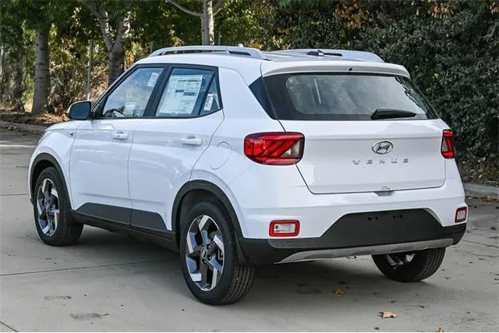 $25115 : Hyundai VENUE 2026 SEL 4dr C image 8
