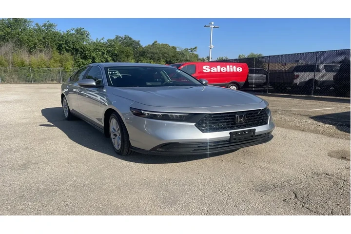 $25359 : Honda Accord 2025 LX 4dr Sed image 2