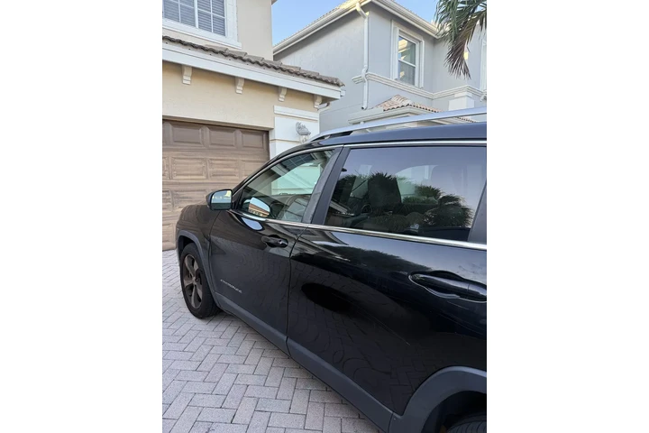 $9000 : 2019 Jeep Cherokee LTD image 3