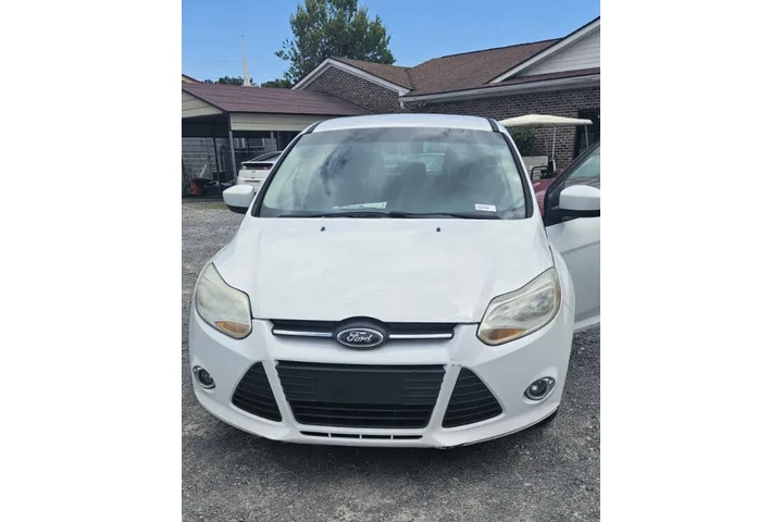 $4200 : 2012 Focus SE image 1