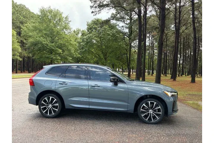 $34171 : Volvo XC60 2023 B5 Plus Dark image 2