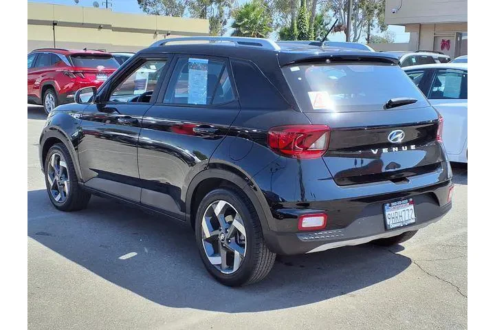 $19609 : Hyundai VENUE 2023 SEL 4dr C image 6