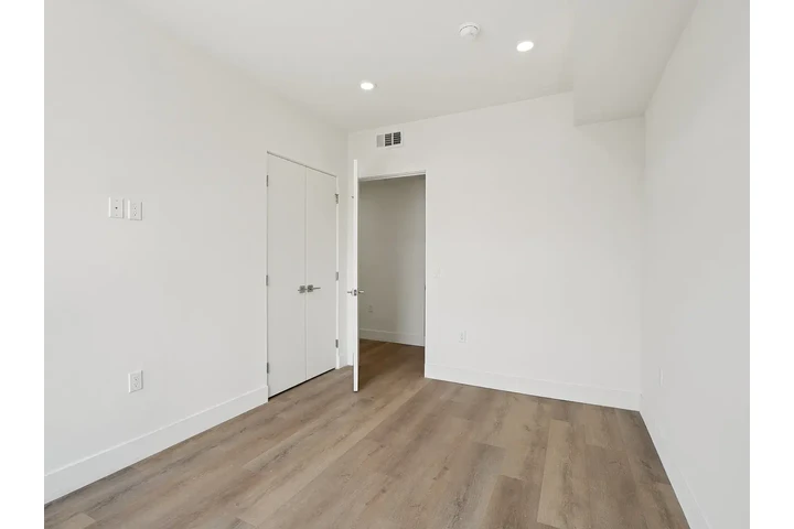 $3600 : New 3bedroom and 2bath availab image 6