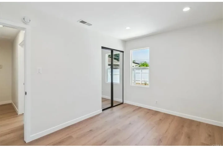$3000 : 4Bed/2Bath House in Crenshaw image 7