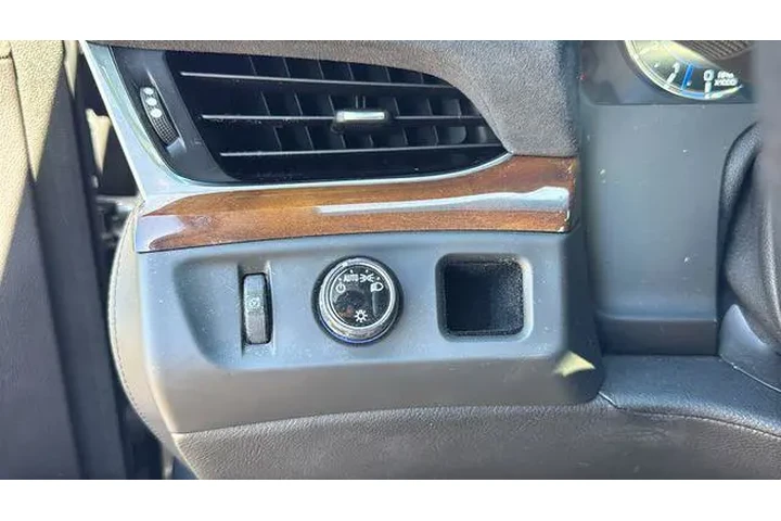 $31896 : Cadillac Escalade ESV 2019 L image 7