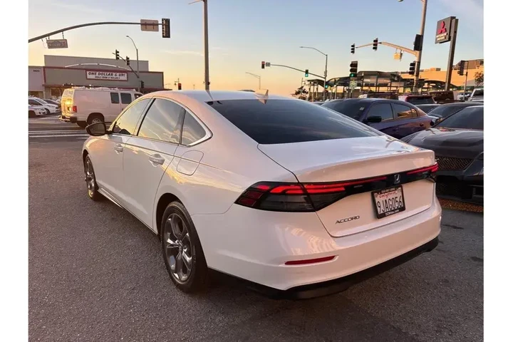 $24988 : Honda Accord 2023 EX 4dr Sed image 4