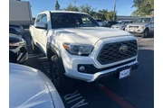 $33499 : Toyota Tacoma 2023 4x2 TRD O thumbnail