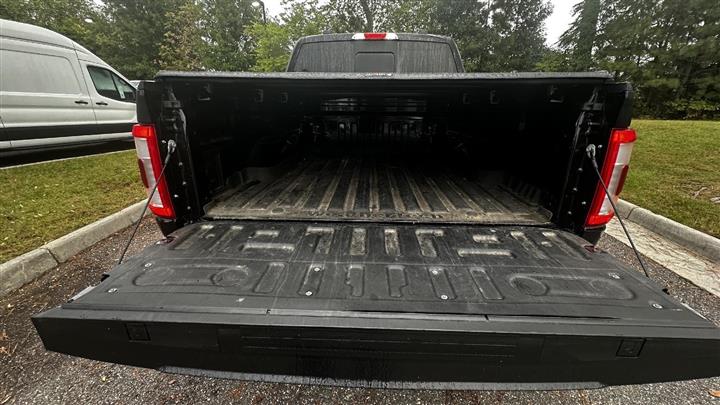 $55800 : PRE-OWNED 2023 FORD F-150 LAR image 6