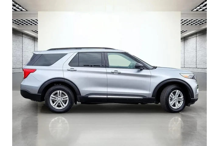 $28488 : Ford Explorer 2023 AWD XLT 4 image 5