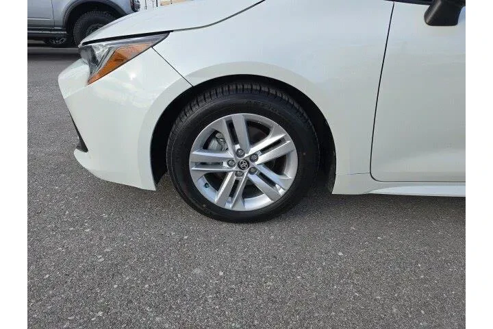 $19500 : Toyota Corolla Hatchback 202 image 9