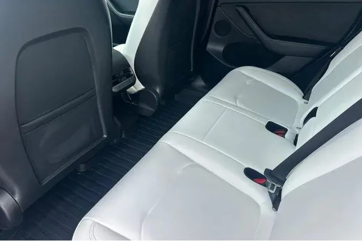 $29900 : Tesla Model Y 2023 AWD Long image 7