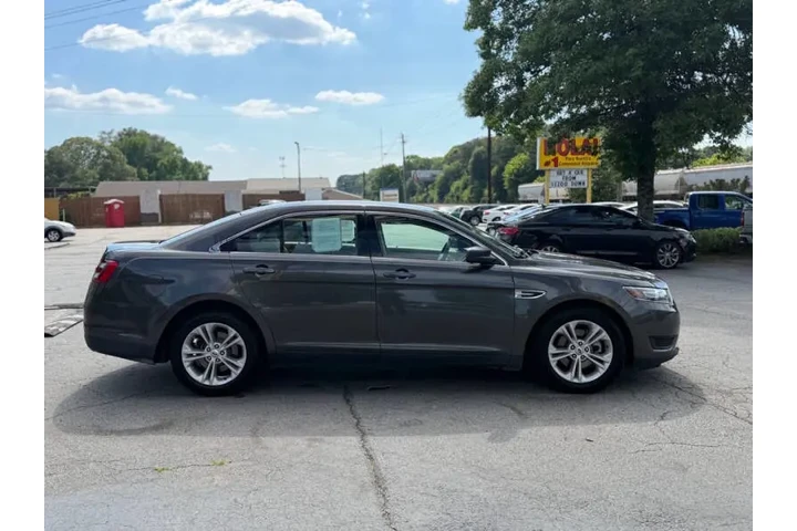 2017 Taurus SE image 7