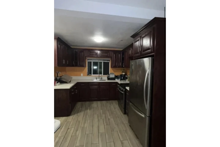 $850 : Rento cuarto grande image 2