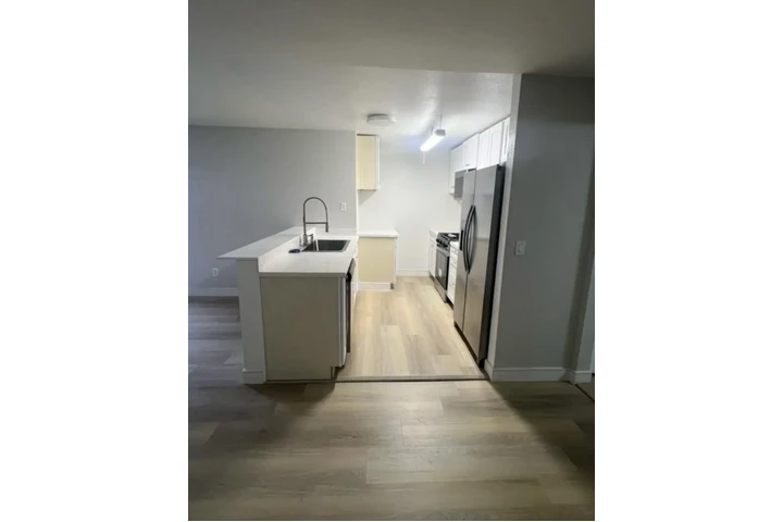 $1100 : APT CON PARKING LOS ANGELES CA image 1