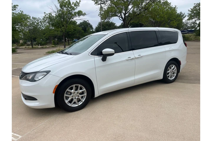 $13990 : 2020 Voyager LX image 5