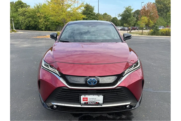 $40000 : Gold Certified2023 Venza Nigh image 9