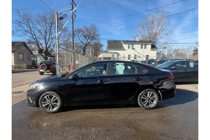 $17995 : 2023 Forte LXS image 5