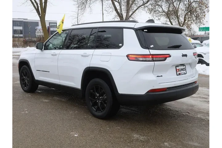 $29990 : Jeep Grand Cherokee L 2024 4 image 7