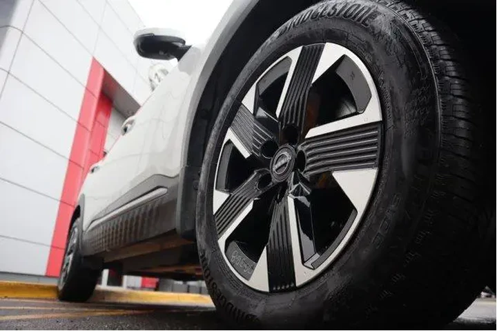 $22007 : Nissan Kicks 2025 AWD SR 4dr image 9