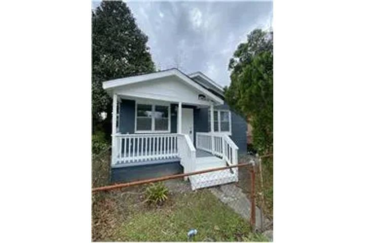 $1900 : Rental property with 3 bedro image 1