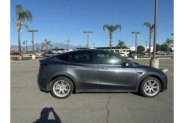 $25482 : Tesla Model Y 2021 AWD Long image 9