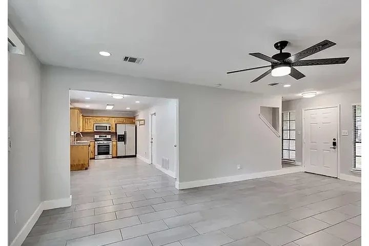 $1450 : HOUSE RENT AVAILABLE AUSTIN TX image 6