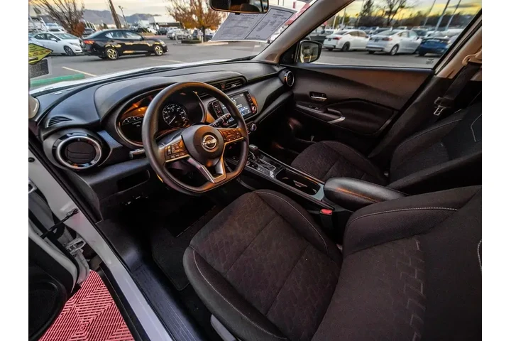 $16288 : Nissan Kicks 2023 SV 4dr Cro image 9