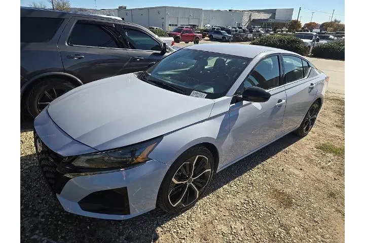 $21543 : Nissan Altima 2024 2.5 SR 4d image 1