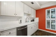 $2295 : 3 Bedroom Apt Huntington Park thumbnail