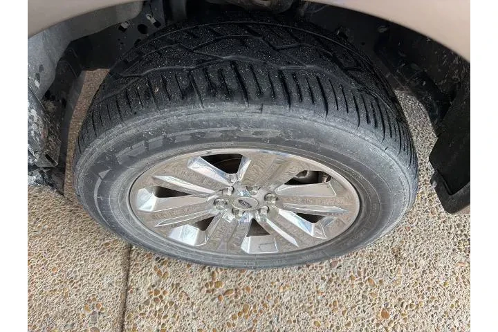 $27485 : Ford F-150 2019 4x4 Platinum image 2