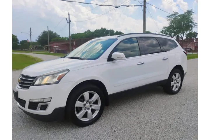 $10997 : 2017 Traverse LT image 1