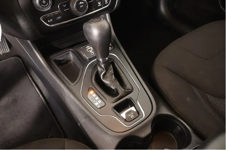 $12929 : Jeep Cherokee 2019 Latitude image 7