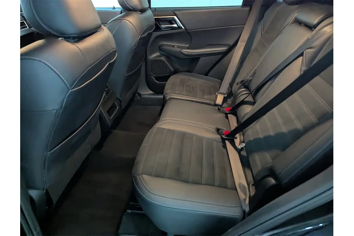 $24797 : Mitsubishi Outlander 2024 SE image 9