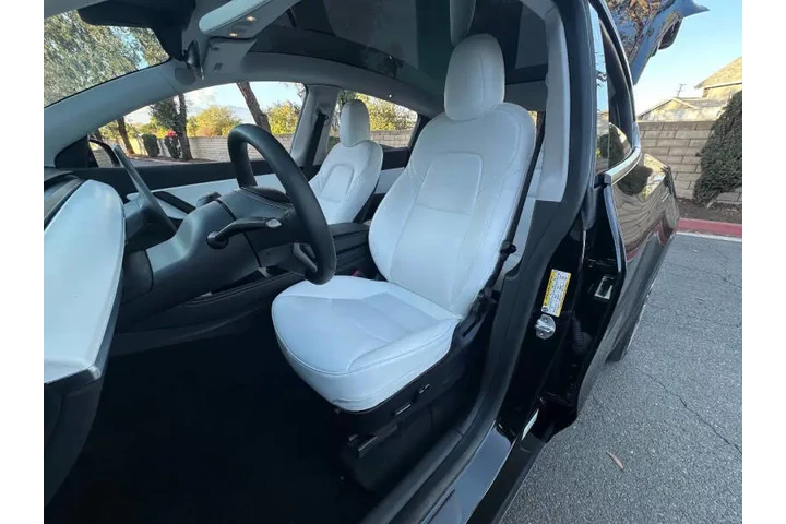 $29999 : 2022 Model Y Long Range image 3