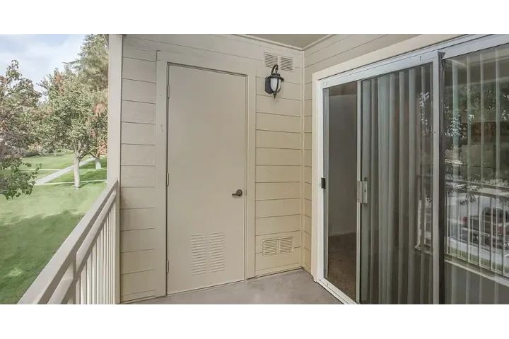 $1785 : Apartments for rent image 1