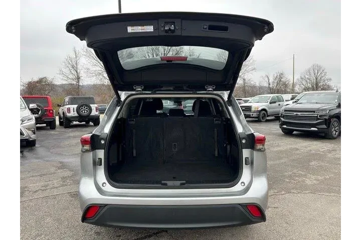 $29997 : Toyota Highlander 2023 AWD L image 10