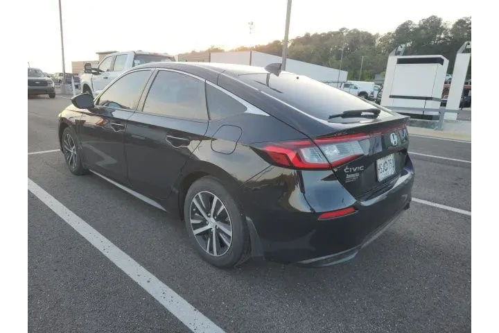 $21790 : Honda Civic 2023 LX 4dr Hatc image 4