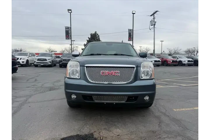 $8990 : GMC Yukon 2008 AWD Denali 4d image 2