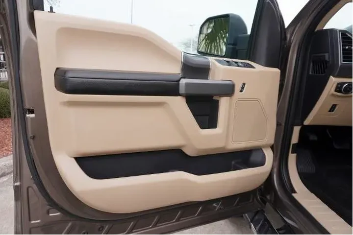 $18488 : Ford F-150 2017 4x4 XLT 4dr image 8