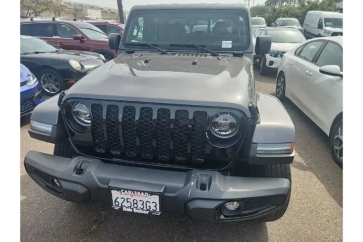 $32991 : Jeep Gladiator 2021 4x4 Free image 2