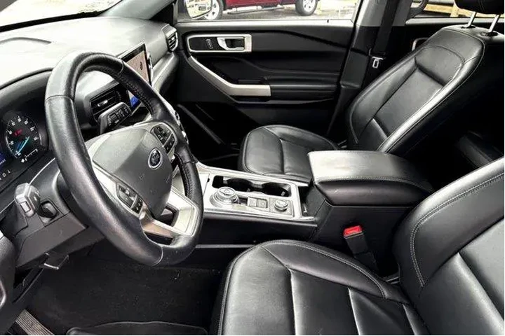 $28477 : Ford Explorer 2022 AWD XLT 4 image 7