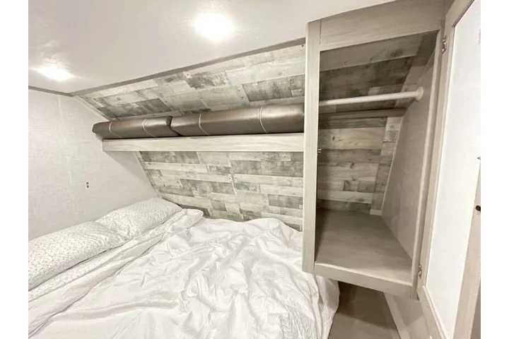 2022 Coleman DUTCHMAN 18BH image 6