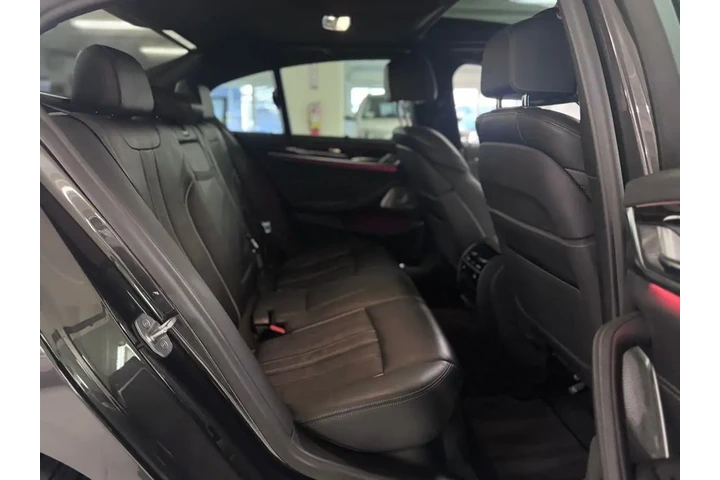 $27588 : 2018 5 Series M550i xDrive image 10