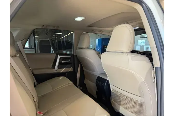 $36981 : Toyota 4Runner 2022 4x4 SR5 image 10