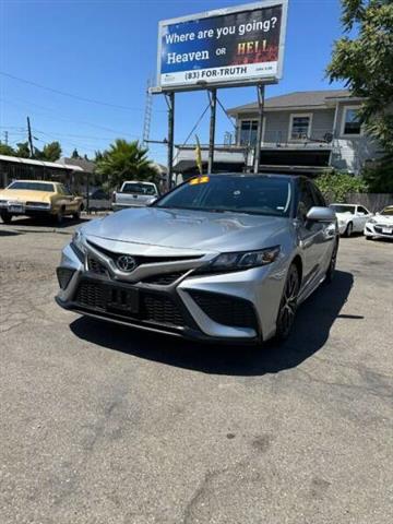 2022 Camry SE Nightshade image 3