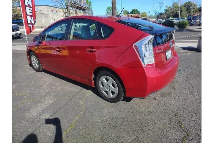 $8590 : 2010 Prius III image 4