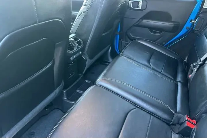 $31995 : Jeep Wrangler Unlimited 2021 image 4