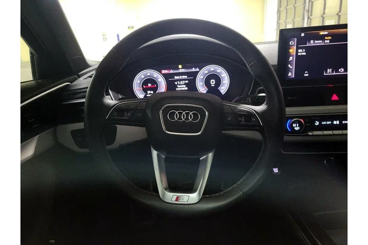 $31998 : Audi A4 2023 AWD quattro S l image 9